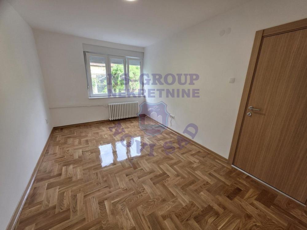 Slika 5 - Dvoiposoban, 49m2, Grbavica Novi Sad, sa terasom